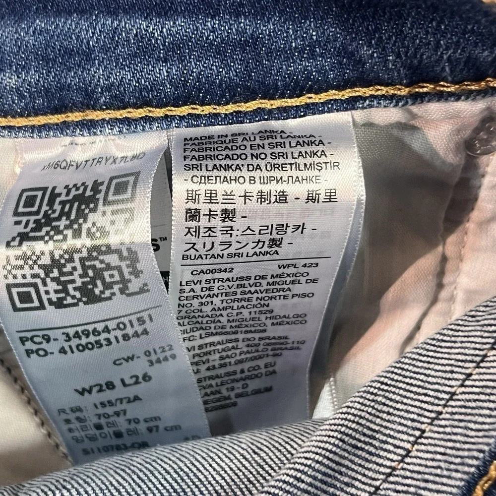 NWT Womans Levi's‎ Premium Wedgie Straight 28x26 Distressed Med Wash